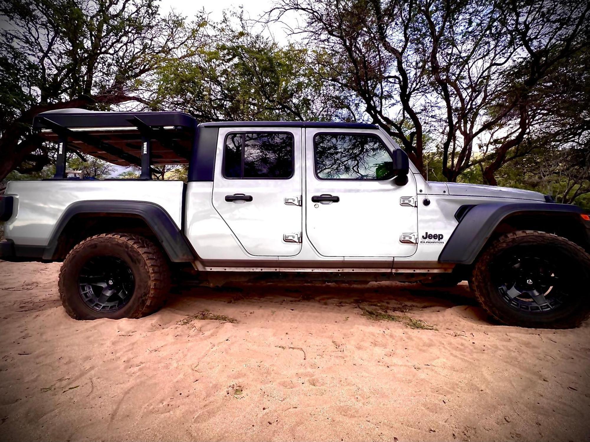 Embark On A Journey Through Maui With Aloha Glamp'S Jeep And Rooftop Tent Allows You To Discover Diverse Campgrounds, Unveiling The Island'S Beauty From Unique Perspectives Each Day Paia Exterior photo